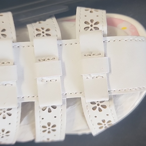 Wonder Nation little girl size 10 white sandals. Easter dress shoes - Picture 2 of 4